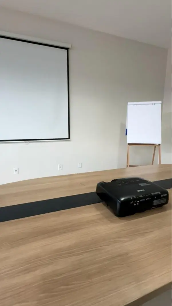 Projetor e flip chart disponíveis para os eventos