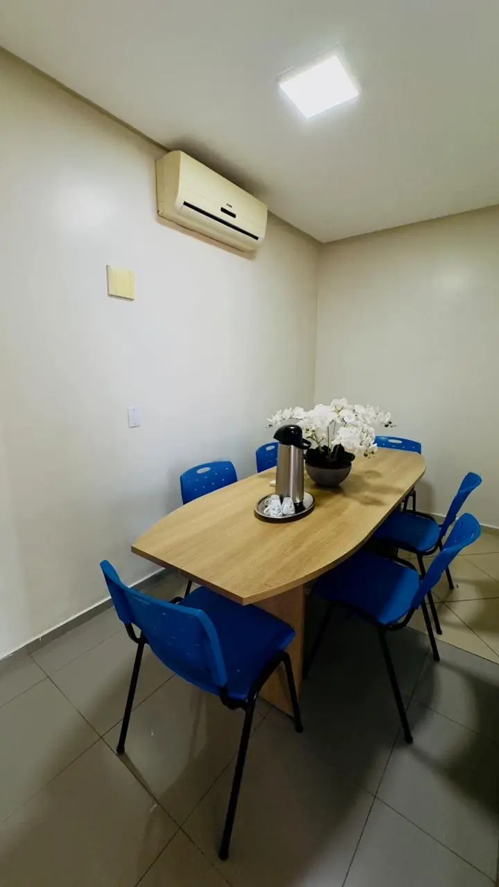 Sala home office para reuniões de até 7 pessoas